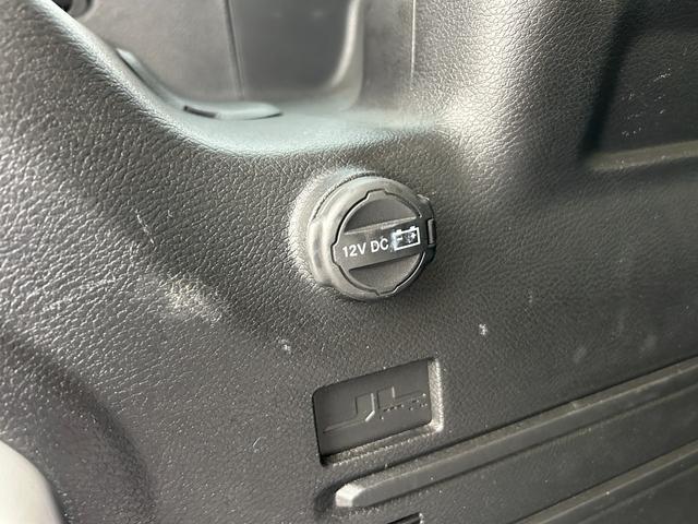 ジープ・ラングラーアンリミテッド サハラ　黒革シート　シートヒーター　ステアリングヒーター　衝突軽減ブレーキアダプティブクルーズコントロール　ブラインドスポットモニター　純正ナビ　フルセグＴＶ　ＡｐｐｌｅＣａｒＰｌａｙ　バックカメラ（30枚目）