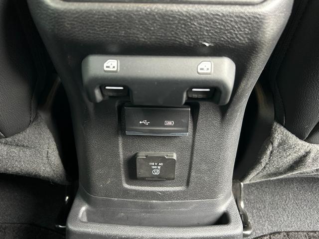 ジープ・ラングラーアンリミテッド サハラ　黒革シート　シートヒーター　ステアリングヒーター　衝突軽減ブレーキアダプティブクルーズコントロール　ブラインドスポットモニター　純正ナビ　フルセグＴＶ　ＡｐｐｌｅＣａｒＰｌａｙ　バックカメラ（31枚目）