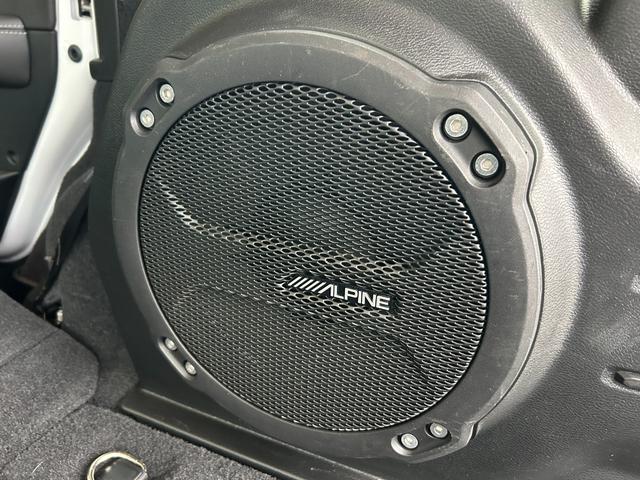 ジープ・ラングラーアンリミテッド サハラ　黒革シート　シートヒーター　ステアリングヒーター　衝突軽減ブレーキアダプティブクルーズコントロール　ブラインドスポットモニター　純正ナビ　フルセグＴＶ　ＡｐｐｌｅＣａｒＰｌａｙ　バックカメラ（33枚目）