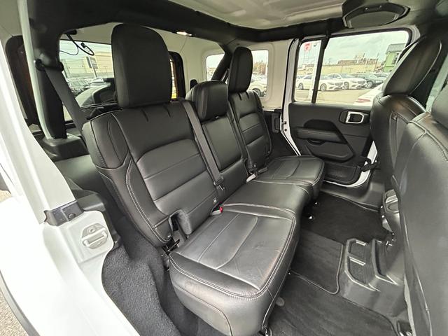 ジープ・ラングラーアンリミテッド サハラ　黒革シート　シートヒーター　ステアリングヒーター　衝突軽減ブレーキアダプティブクルーズコントロール　ブラインドスポットモニター　純正ナビ　フルセグＴＶ　ＡｐｐｌｅＣａｒＰｌａｙ　バックカメラ（36枚目）