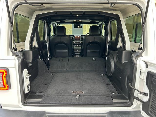 ジープ・ラングラーアンリミテッド サハラ　黒革シート　シートヒーター　ステアリングヒーター　衝突軽減ブレーキアダプティブクルーズコントロール　ブラインドスポットモニター　純正ナビ　フルセグＴＶ　ＡｐｐｌｅＣａｒＰｌａｙ　バックカメラ（47枚目）