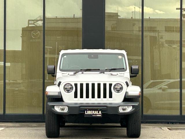 ジープ・ラングラーアンリミテッド サハラ　黒革シート　シートヒーター　ステアリングヒーター　衝突軽減ブレーキアダプティブクルーズコントロール　ブラインドスポットモニター　純正ナビ　フルセグＴＶ　ＡｐｐｌｅＣａｒＰｌａｙ　バックカメラ（48枚目）