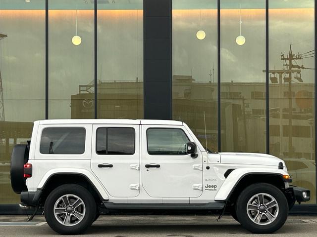 ジープ・ラングラーアンリミテッド サハラ　黒革シート　シートヒーター　ステアリングヒーター　衝突軽減ブレーキアダプティブクルーズコントロール　ブラインドスポットモニター　純正ナビ　フルセグＴＶ　ＡｐｐｌｅＣａｒＰｌａｙ　バックカメラ（50枚目）