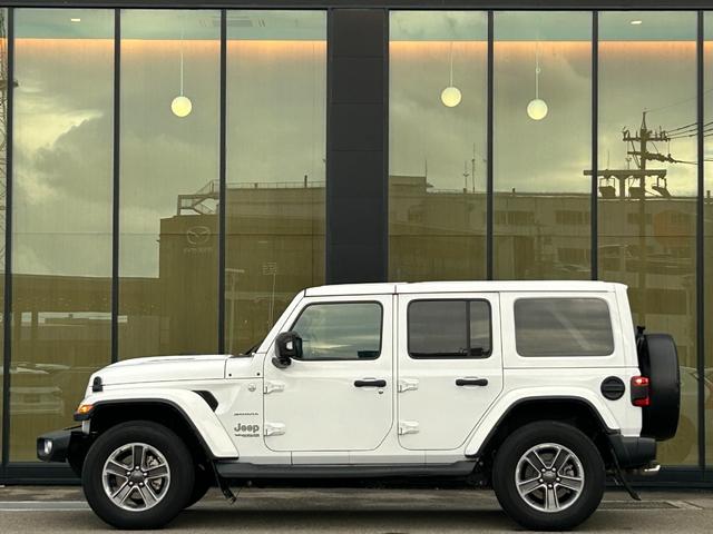 ジープ・ラングラーアンリミテッド サハラ　黒革シート　シートヒーター　ステアリングヒーター　衝突軽減ブレーキアダプティブクルーズコントロール　ブラインドスポットモニター　純正ナビ　フルセグＴＶ　ＡｐｐｌｅＣａｒＰｌａｙ　バックカメラ（54枚目）