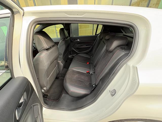 ３０８ ＧＴ　ブルーＨＤｉ　衝突軽減ブレーキ　クルーズコントロール　ブラインドスポットモニター　純正ディスプレイオーディオ　　Ｂｌｕｅｔｏｏｔｈ　バックカメラ　クリアランスソナー　ＬＥＤヘッドライト　オートハイビーム　スマートキ（38枚目）