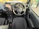 ジープ・ラングラーアンリミテッド スポーツ　４ＷＤ　純正サイドステップ　ＭＤチェンジャー　サンルーフ　ドライブレコーダー　ＥＴＣ　シガーソケット　純正タイヤ１７インチ　取り扱い説明書　保証書　Ｗエアバッグ（2枚目）