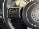 ジープ・ラングラーアンリミテッド スポーツ　４ＷＤ　純正サイドステップ　ＭＤチェンジャー　サンルーフ　ドライブレコーダー　ＥＴＣ　シガーソケット　純正タイヤ１７インチ　取り扱い説明書　保証書　Ｗエアバッグ（7枚目）