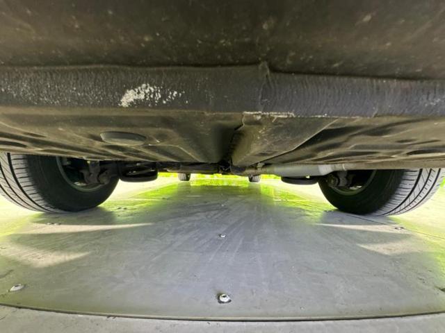 エスクァイア ハイブリッドＧｉプレミアムＰブラックテーラード　保証書／純正　１０インチ　ＳＤナビ／フリップダウンモニター　純正　１２．１インチ／トヨタセーフティセンス／両側電動スライドドア／シートヒーター　前席／車線逸脱防止支援システム／シート　ハーフレザー（46枚目）