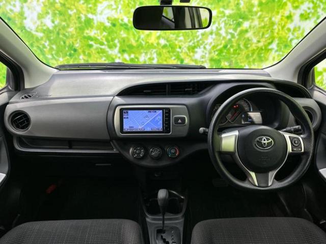 ヴィッツ F 新品タイヤ/保証書/純正 SDナビ/パーキングアシスト バックガイド/ヘッドランプ LED/Bluetooth接続/ETC/EBD付ABS/バックモニター/ワンセグTV バックカメラ パークアシスト(4枚目)