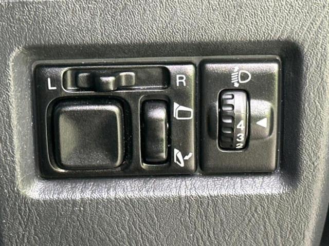 ジムニー ４ＷＤクロスアドベンチャー　新品タイヤ／社外　ＳＤナビ／シートヒーター／シート　合皮／ＥＴＣ／ＡＢＳ／バックモニター／ワンセグＴＶ／エアバッグ　運転席／エアバッグ　助手席／アルミホイール　純正　１６インチ／パワーウインドウ（25枚目）