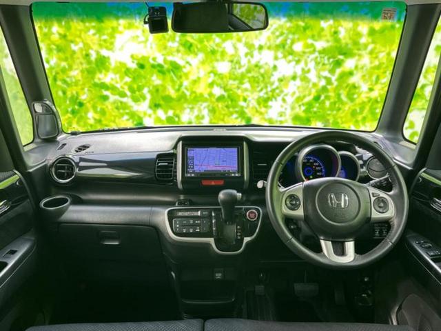 N-BOXカスタム ターボSSパッケージ 新品タイヤ/保証書/社外 SDナビ/衝突安全装置/両側電動スライドドア/ドライブレコーダー 社外/ヘッドランプ HID/Bluetooth接続/ETC/EBD付ABS/横滑り防止装置 バックカメラ(4枚目)