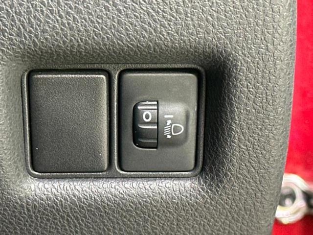 Ｃ－ＨＲ Ｓ　新品タイヤ／純正エアロ／純正　９インチ　ＳＤナビ／衝突安全装置／車線逸脱防止支援システム／パーキングアシスト　バックガイド／ドライブレコーダー　純正／Ｂｌｕｅｔｏｏｔｈ接続／ＥＴＣ　フルエアロ　禁煙車（29枚目）