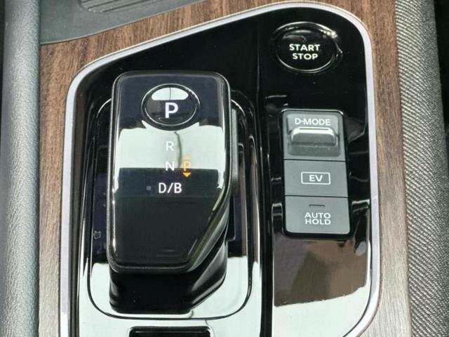 オーラ Ｇレザーエディション　ＢＯＳＥ／保証書／純正　９インチ　ＳＤナビ／インテリジェントルームミラー／衝突安全装置／全方位モニター／車線逸脱防止支援システム／シート　合皮／ドライブレコーダー　純正／ヘッドランプ　ＬＥＤ　ドラレコ（17枚目）