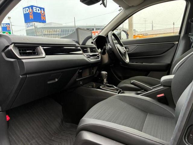 WR-V Z 保証書/純正 9インチ SDナビ/車線逸脱防止支援システム/シート ハーフレザー/ヘッドランプ LED/ETC/EBD付ABS/横滑り防止装置/クルーズコントロール/バックモニター/フルセグTV(5枚目)