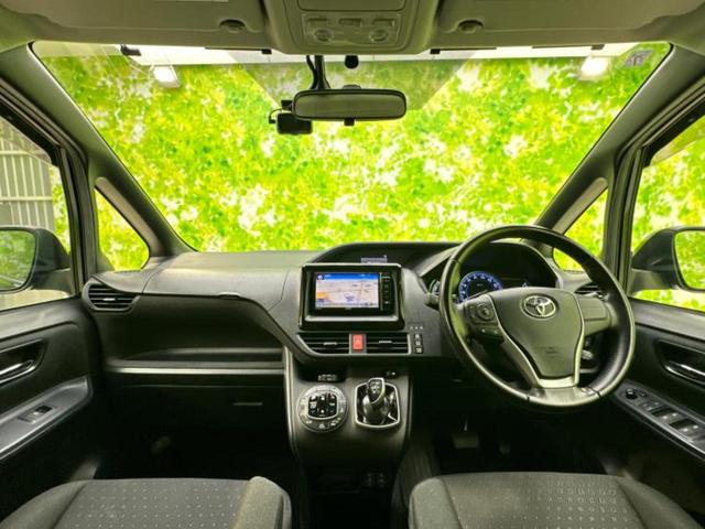 ノア ハイブリッドG 新品タイヤ/社外エアロ/保証書/社外 SDナビ/フリップダウンモニター 社外 10.1インチ/電動スライドドア/シートヒーター 前席/ドライブレコーダー 社外/ヘッドランプ LED 後席モニター(4枚目)