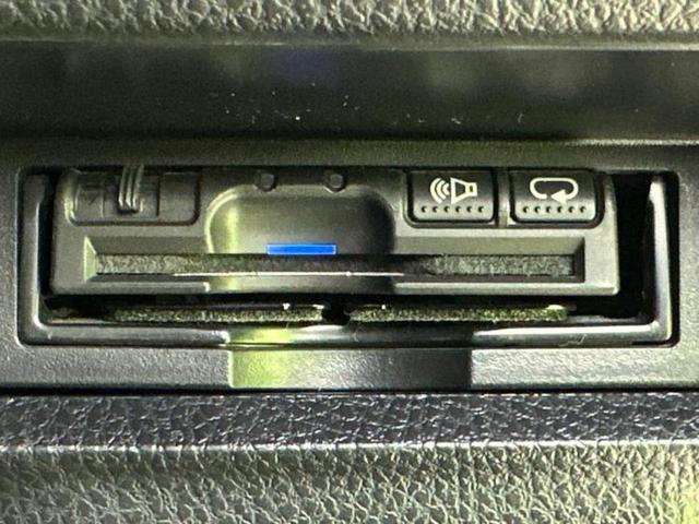 ノア ハイブリッドG 新品タイヤ/社外エアロ/保証書/社外 SDナビ/フリップダウンモニター 社外 10.1インチ/電動スライドドア/シートヒーター 前席/ドライブレコーダー 社外/ヘッドランプ LED 後席モニター(16枚目)