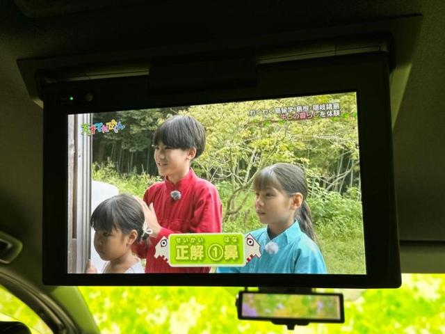 エスクァイア Ｇｉプレミアムパッケージブラックテーラード　純正　１０．５インチ　メモリーナビ／フリップダウンモニター　純正　１２．１インチ／デジタルインナーミラー／トヨタセーフティセンス／両側電動スライドドア／シートヒーター　前席　衝突被害軽減システム（12枚目）