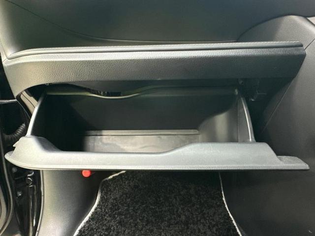 エスクァイア Ｇｉプレミアムパッケージブラックテーラード　純正　１０．５インチ　メモリーナビ／フリップダウンモニター　純正　１２．１インチ／デジタルインナーミラー／トヨタセーフティセンス／両側電動スライドドア／シートヒーター　前席　衝突被害軽減システム（43枚目）