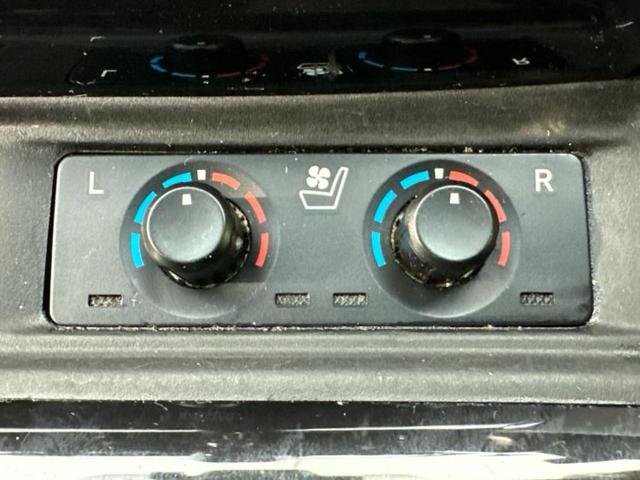 アルファードハイブリッド 4WDハイブリッドSR Cパッケージ 新品タイヤ/サンルーフ/純正エアロ/ディスプレイオーディオ9インチ/フリップダウンモニター 純正 12.8インチ/両側電動スライドドア/シートヒーター/シート 合皮/電動バックドア フルエアロ 4WD(17枚目)