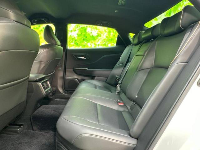 クラウンクロスオーバー ４ＷＤ　Ｇアドバンスドレザーパッケージ　新品タイヤ／純正エアロ／保証書／ディスプレイオーディオ＋ナビ／デジタルインナーミラー／トヨタセーフティセンス／シートヒーター　前席／パノラミックビューモニター／車線逸脱防止支援システム　革シート（7枚目）