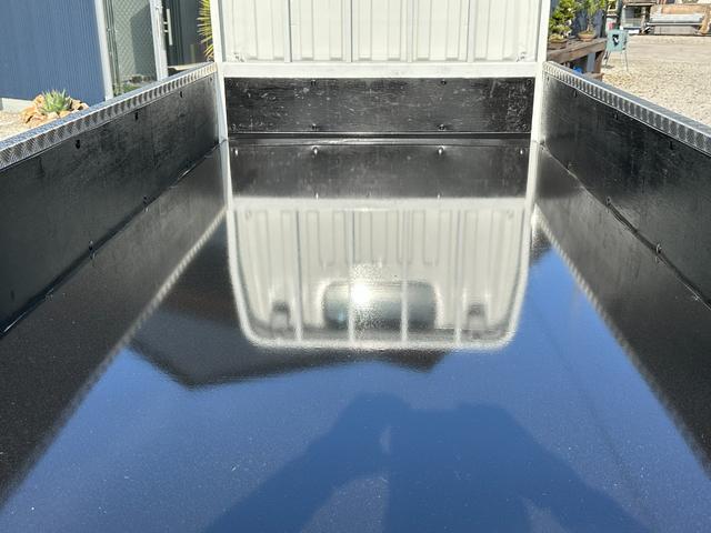 キャンター 全低床 メッキパーツ/カーナビゲーション/バックカメラ/ETC/左側電動格納ミラー/新品 アオリアルミ縞鋼板/新品 荷台鉄板張り/積載量2000Kg/(22枚目)