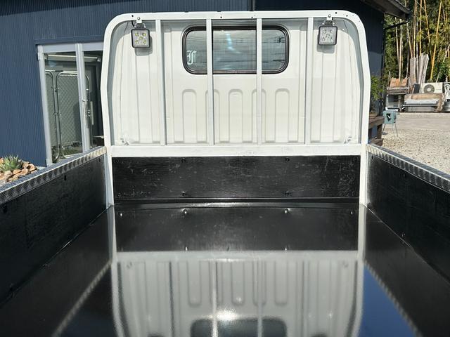 キャンター 全低床 メッキパーツ/カーナビゲーション/バックカメラ/ETC/左側電動格納ミラー/新品 アオリアルミ縞鋼板/新品 荷台鉄板張り/積載量2000Kg/(23枚目)