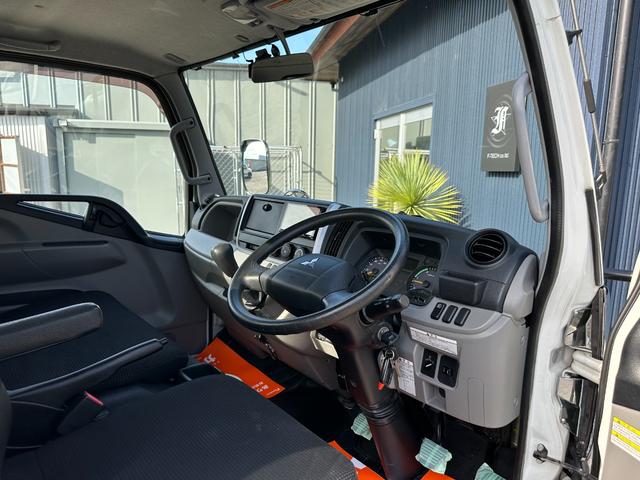 キャンター 全低床 メッキパーツ/カーナビゲーション/バックカメラ/ETC/左側電動格納ミラー/新品 アオリアルミ縞鋼板/新品 荷台鉄板張り/積載量2000Kg/(28枚目)