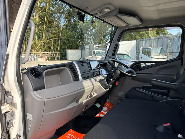 キャンター 全低床 メッキパーツ/カーナビゲーション/バックカメラ/ETC/左側電動格納ミラー/新品 アオリアルミ縞鋼板/新品 荷台鉄板張り/積載量2000Kg/(33枚目)