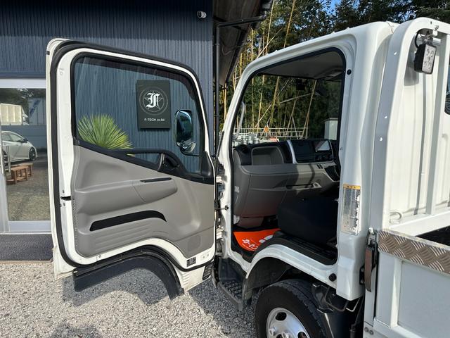 キャンター 全低床 メッキパーツ/カーナビゲーション/バックカメラ/ETC/左側電動格納ミラー/新品 アオリアルミ縞鋼板/新品 荷台鉄板張り/積載量2000Kg/(35枚目)