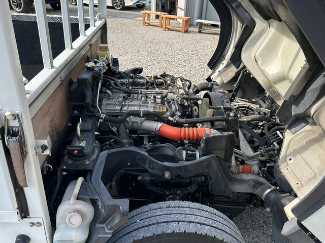 キャンター 全低床 メッキパーツ/カーナビゲーション/バックカメラ/ETC/左側電動格納ミラー/新品 アオリアルミ縞鋼板/新品 荷台鉄板張り/積載量2000Kg/(39枚目)