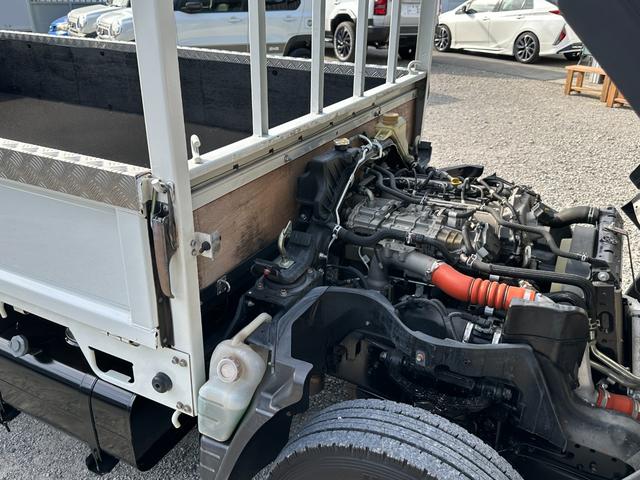 キャンター 全低床 メッキパーツ/カーナビゲーション/バックカメラ/ETC/左側電動格納ミラー/新品 アオリアルミ縞鋼板/新品 荷台鉄板張り/積載量2000Kg/(40枚目)