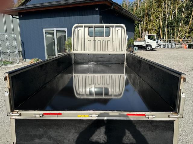 キャンター 全低床カスタム メッキパーツ/カーナビゲーション/ETC/両側 電動格納ミラー/新品アオリ鏡面ステンレス張り/荷台鉄板張り/積載量3000Kg/(21枚目)