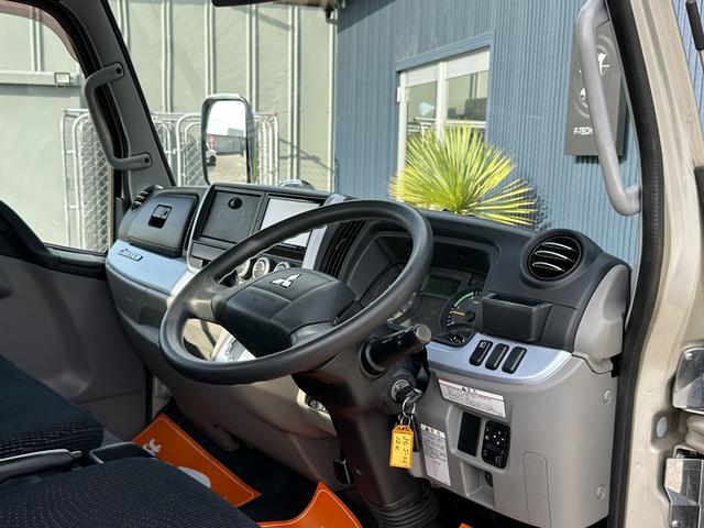 キャンター 全低床カスタム メッキパーツ/カーナビゲーション/ETC/両側 電動格納ミラー/新品アオリ鏡面ステンレス張り/荷台鉄板張り/積載量3000Kg/(27枚目)