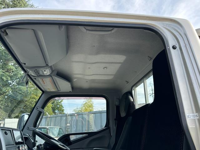 キャンター 全低床カスタム メッキパーツ/カーナビゲーション/ETC/両側 電動格納ミラー/新品アオリ鏡面ステンレス張り/荷台鉄板張り/積載量3000Kg/(31枚目)