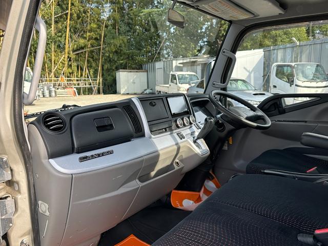 キャンター 全低床カスタム メッキパーツ/カーナビゲーション/ETC/両側 電動格納ミラー/新品アオリ鏡面ステンレス張り/荷台鉄板張り/積載量3000Kg/(32枚目)