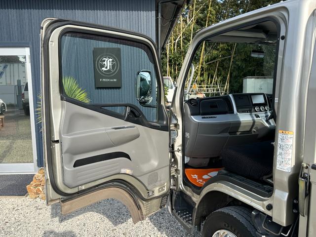 キャンター 全低床カスタム メッキパーツ/カーナビゲーション/ETC/両側 電動格納ミラー/新品アオリ鏡面ステンレス張り/荷台鉄板張り/積載量3000Kg/(34枚目)