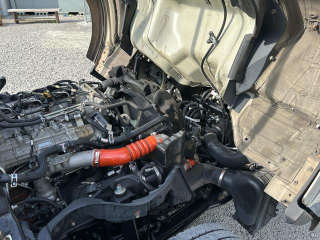 キャンター 全低床カスタム メッキパーツ/カーナビゲーション/ETC/両側 電動格納ミラー/新品アオリ鏡面ステンレス張り/荷台鉄板張り/積載量3000Kg/(37枚目)