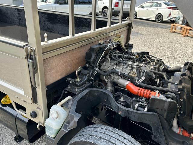 キャンター 全低床カスタム メッキパーツ/カーナビゲーション/ETC/両側 電動格納ミラー/新品アオリ鏡面ステンレス張り/荷台鉄板張り/積載量3000Kg/(39枚目)