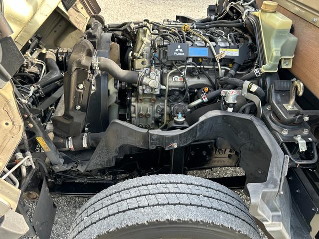 キャンター 全低床カスタム メッキパーツ/カーナビゲーション/ETC/両側 電動格納ミラー/新品アオリ鏡面ステンレス張り/荷台鉄板張り/積載量3000Kg/(41枚目)