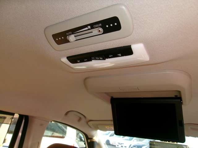 セレナ ｅ－パワー　ハイウェイスターＶ　３６０度カメラ　エマジェンシーブレーキ　ＤＶＤ再生機能　地デジ　パーキングセンサー　３列シート　ウォークスルー　Ｗエアコン　１オナ　横滑り防止機能　スマキー　バックカメラ　禁煙　ＬＥＤ　レーンアシスト（4枚目）