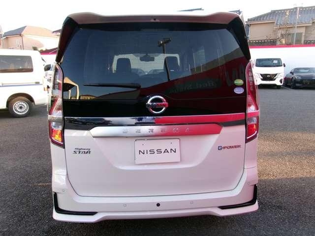 セレナ ｅ－パワー　ハイウェイスターＶ　３６０度カメラ　エマジェンシーブレーキ　ＤＶＤ再生機能　地デジ　パーキングセンサー　３列シート　ウォークスルー　Ｗエアコン　１オナ　横滑り防止機能　スマキー　バックカメラ　禁煙　ＬＥＤ　レーンアシスト（6枚目）