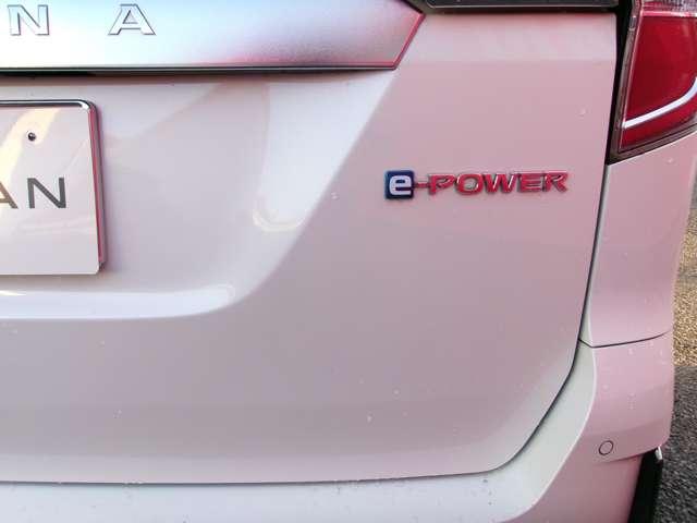 セレナ ｅ－パワー　ハイウェイスターＶ　３６０度カメラ　エマジェンシーブレーキ　ＤＶＤ再生機能　地デジ　パーキングセンサー　３列シート　ウォークスルー　Ｗエアコン　１オナ　横滑り防止機能　スマキー　バックカメラ　禁煙　ＬＥＤ　レーンアシスト（10枚目）