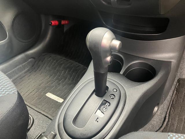 ノート Ｘ　ＤＩＧ－Ｓ　ナビ　スマートキー　アイドリングストップ　電動格納ミラー　ＣＶＴ　盗難防止システム　衝突安全ボディ　ＡＢＳ　エアコン　パワーステアリング　パワーウィンドウ（5枚目）
