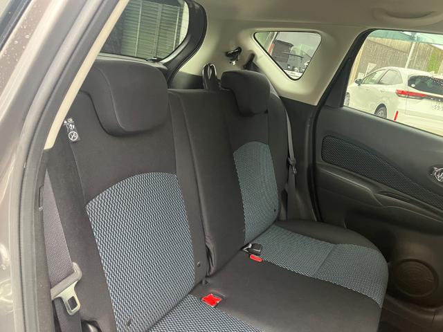 ノート Ｘ　ＤＩＧ－Ｓ　ナビ　スマートキー　アイドリングストップ　電動格納ミラー　ＣＶＴ　盗難防止システム　衝突安全ボディ　ＡＢＳ　エアコン　パワーステアリング　パワーウィンドウ（11枚目）