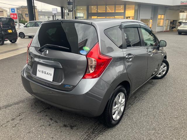 ノート Ｘ　ＤＩＧ－Ｓ　ナビ　スマートキー　アイドリングストップ　電動格納ミラー　ＣＶＴ　盗難防止システム　衝突安全ボディ　ＡＢＳ　エアコン　パワーステアリング　パワーウィンドウ（14枚目）