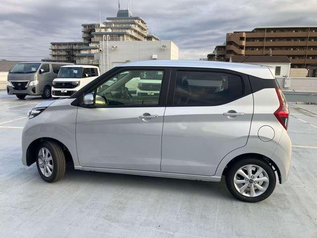 デイズ X 当社社用車 9インチナビ ドラレコ アラウンドM フルセグテレビ コーナーソナー オートマチックハイビーム 踏み間違え防止 禁煙 横滑防止装置 スマートキー イモビライザー バックカメラ 1オーナー(2枚目)