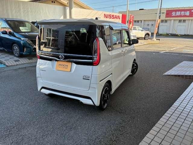 ルークス ハイウェイスター X プロパイロットエディション 純正9インチメモリーナビ 全方位カメラ 左右パワースライドドア アイドリング イモビ ベンチS 助手席エアバッグ 衝突軽減ブレーキ PW フルセグテレビ 横滑り防止機能(4枚目)