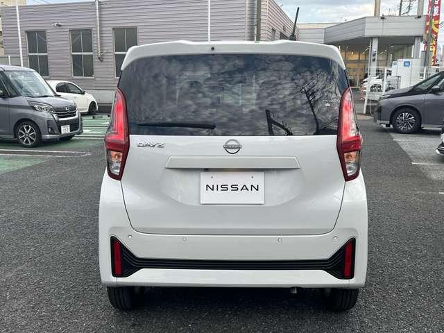 デイズ X 当社試乗車UP 純正9インチナビ 全周囲カメラ LEDヘッドランプ フルセグテレビ コーナーソナー オートマチックハイビーム 踏み間違え防止 禁煙 横滑防止装置 スマートキー イモビライザー(7枚目)