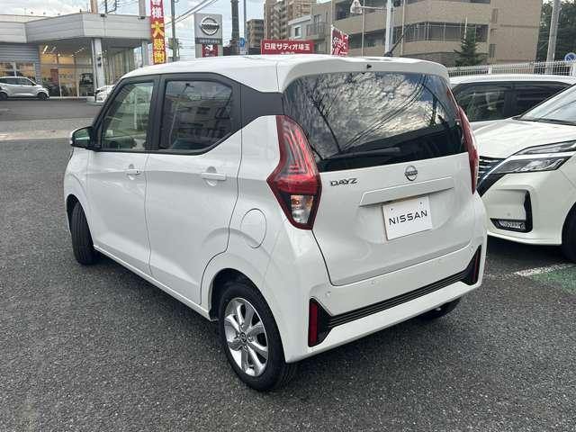 デイズ X 当社試乗車UP 純正9インチナビ 全周囲カメラ LEDヘッドランプ フルセグテレビ コーナーソナー オートマチックハイビーム 踏み間違え防止 禁煙 横滑防止装置 スマートキー イモビライザー(9枚目)