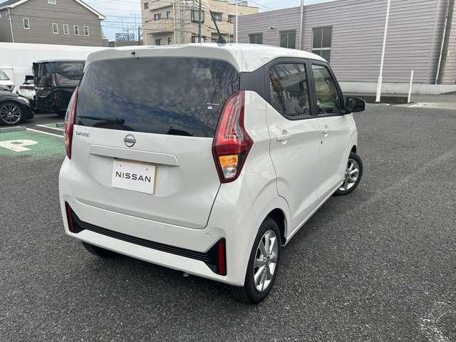 デイズ X 当社試乗車UP 純正9インチナビ 全周囲カメラ LEDヘッドランプ フルセグテレビ コーナーソナー オートマチックハイビーム 踏み間違え防止 禁煙 横滑防止装置 スマートキー イモビライザー(10枚目)